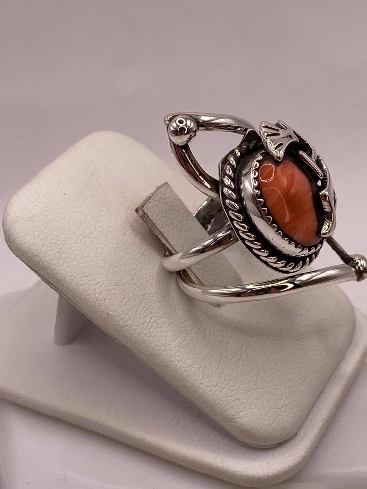 ANILLO DE PLATA LEY 925 CON CORNALINA Y FIGURA KOKOPELLI