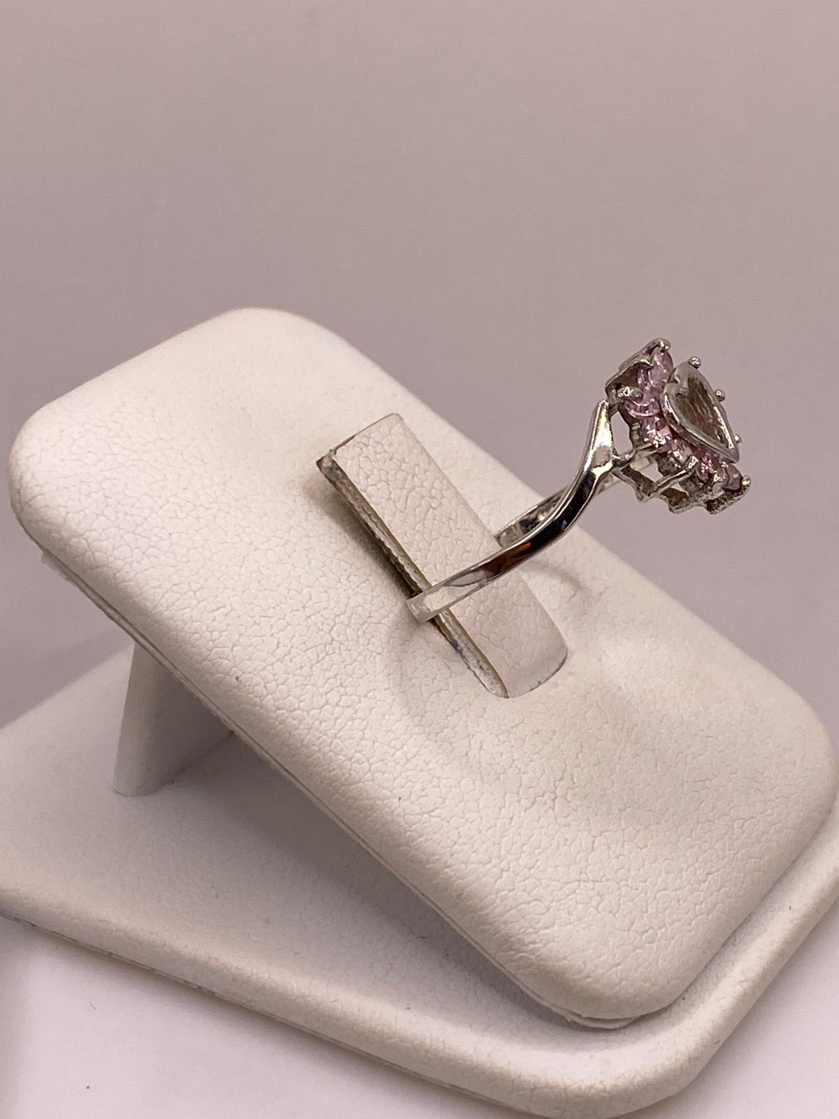Anillo de Plata Ley 925 Diseño Corazón con Zirconias Rosas
