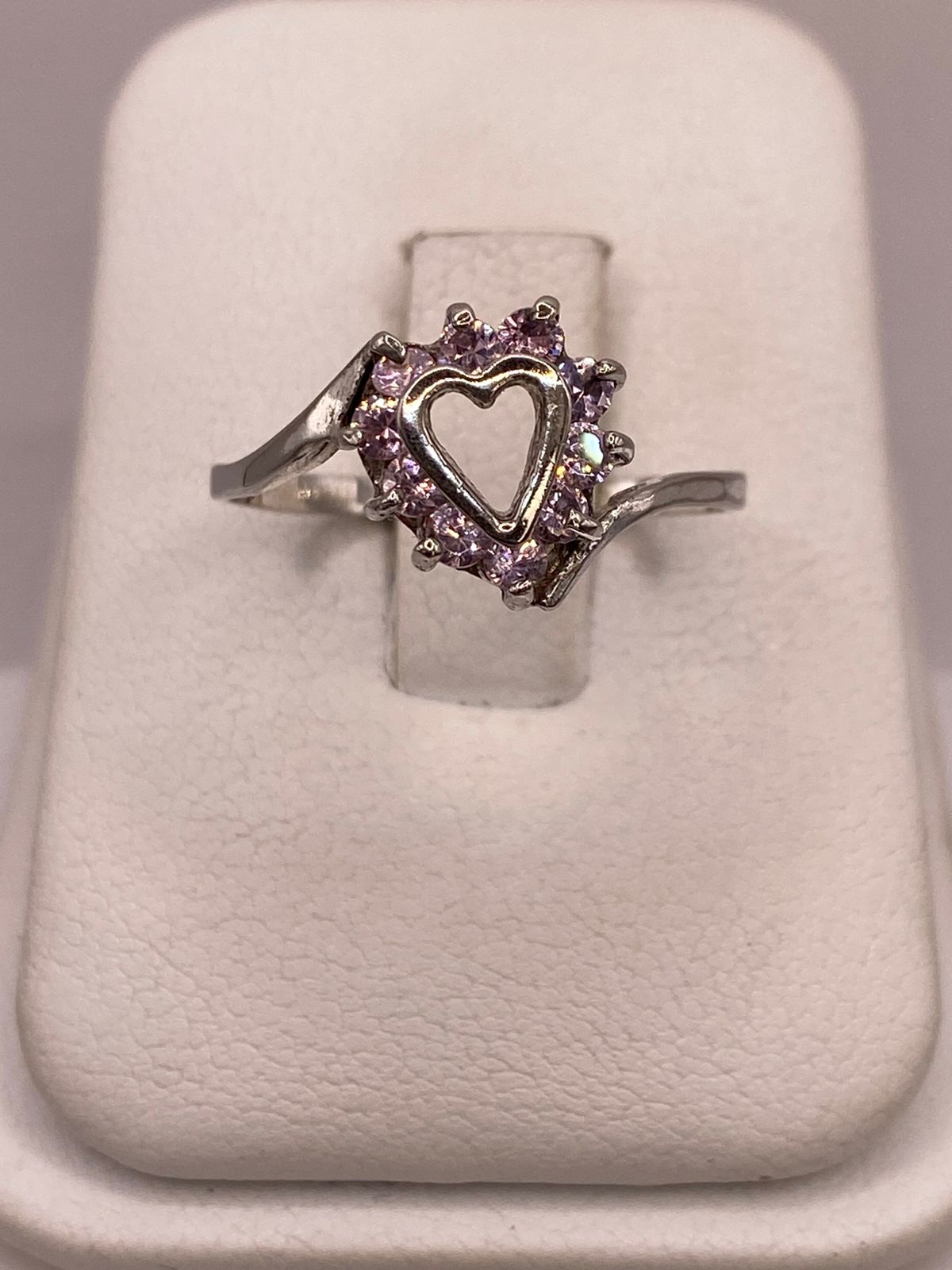 Anillo de Plata Ley 925 Diseño Corazón con Zirconias Rosas