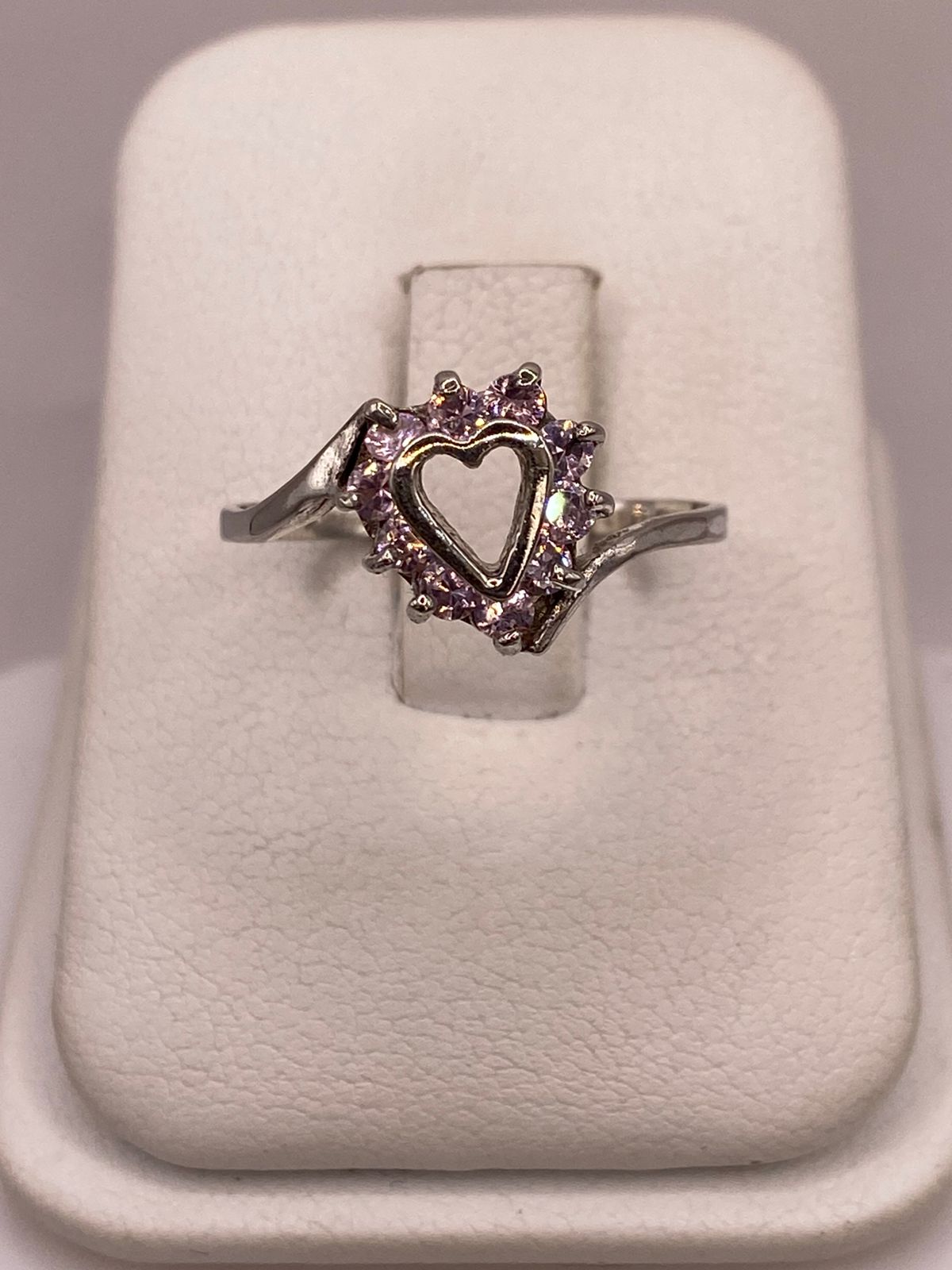 Anillo de Plata Ley 925 Diseño Corazón con Zirconias Rosas