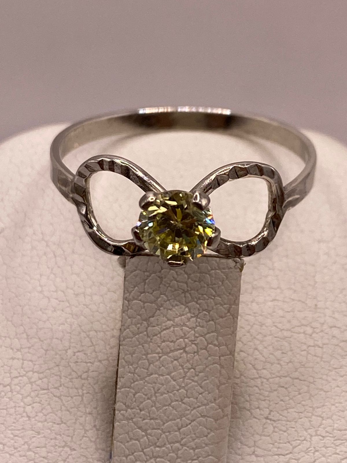 ANILLO DE PLATA LEY 925 DISEÑO INFINITO CON PIEDRA COLOR CITRINO