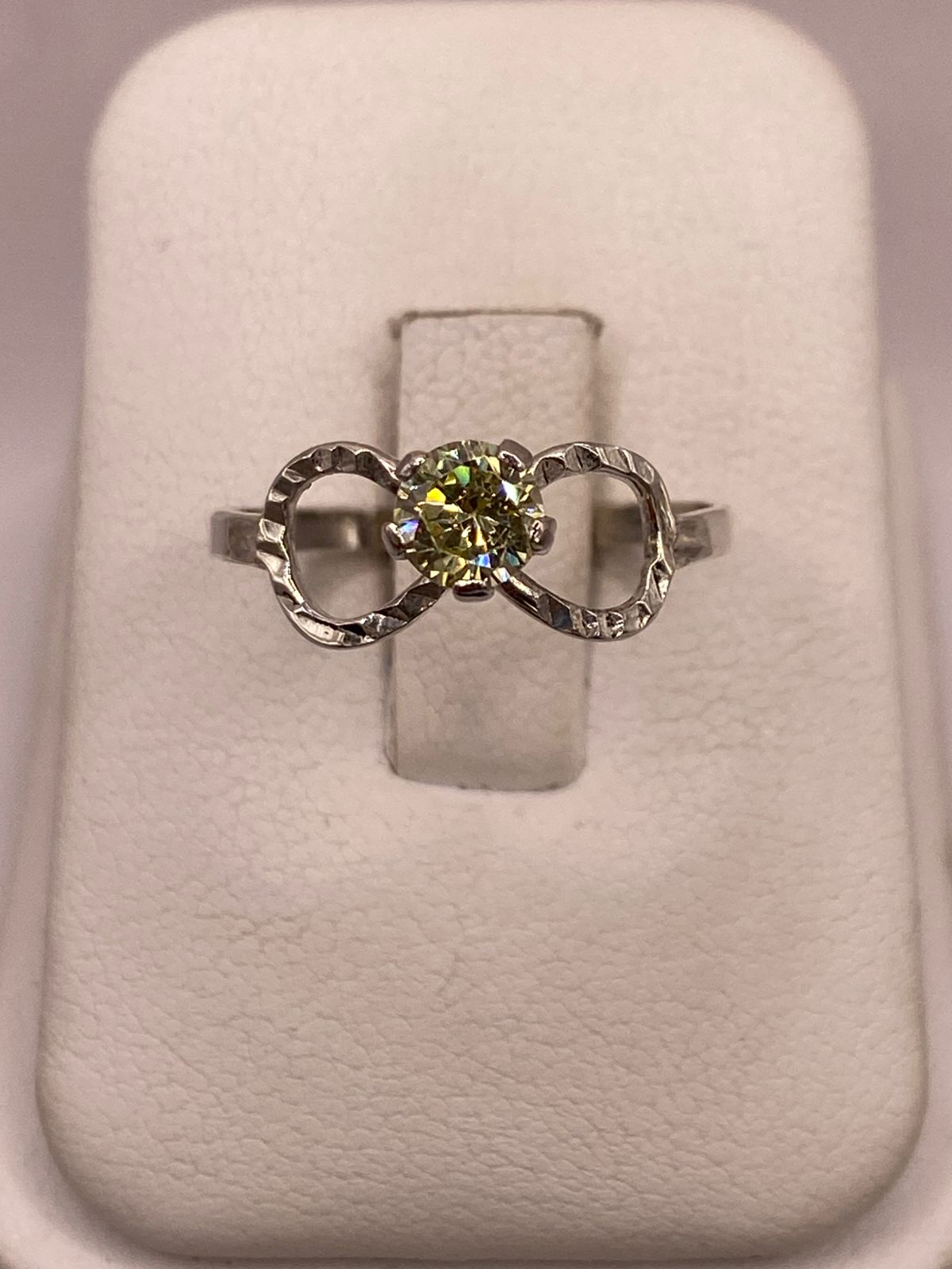 ANILLO DE PLATA LEY 925 DISEÑO INFINITO CON PIEDRA COLOR CITRINO