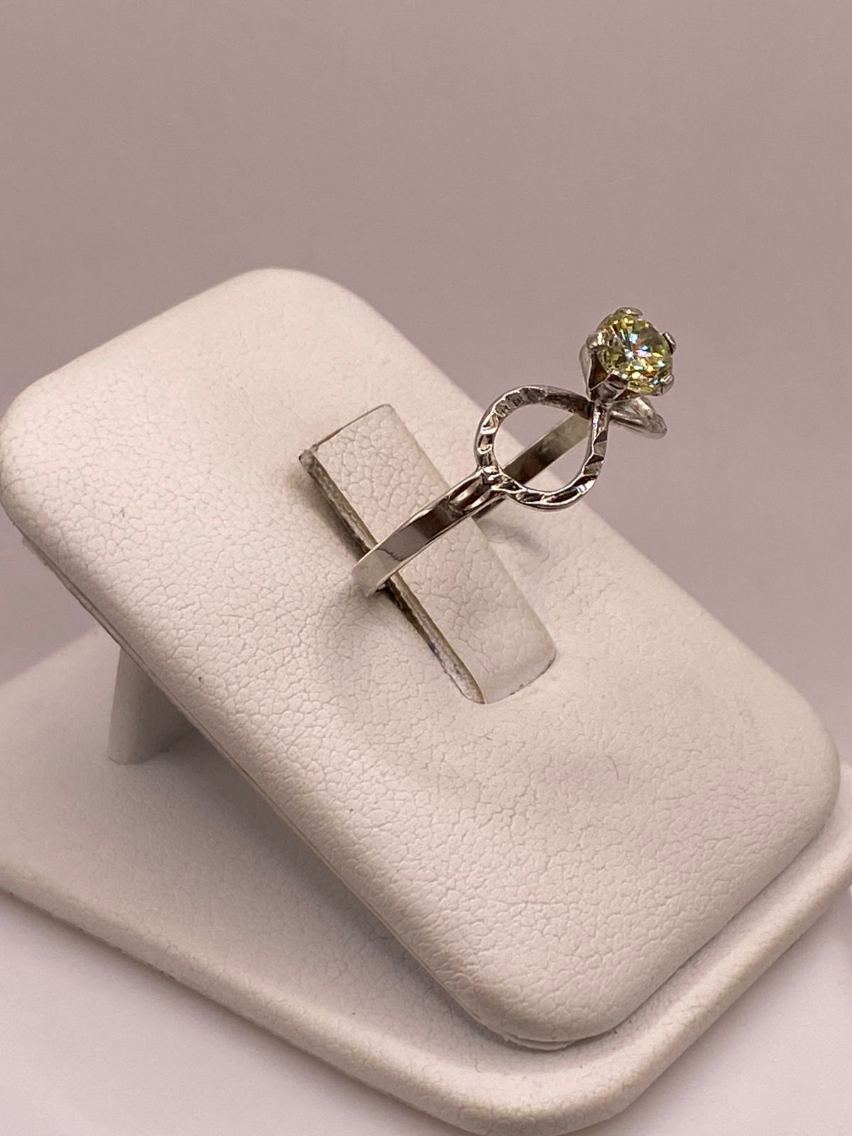 ANILLO DE PLATA LEY 925 DISEÑO INFINITO CON PIEDRA COLOR CITRINO