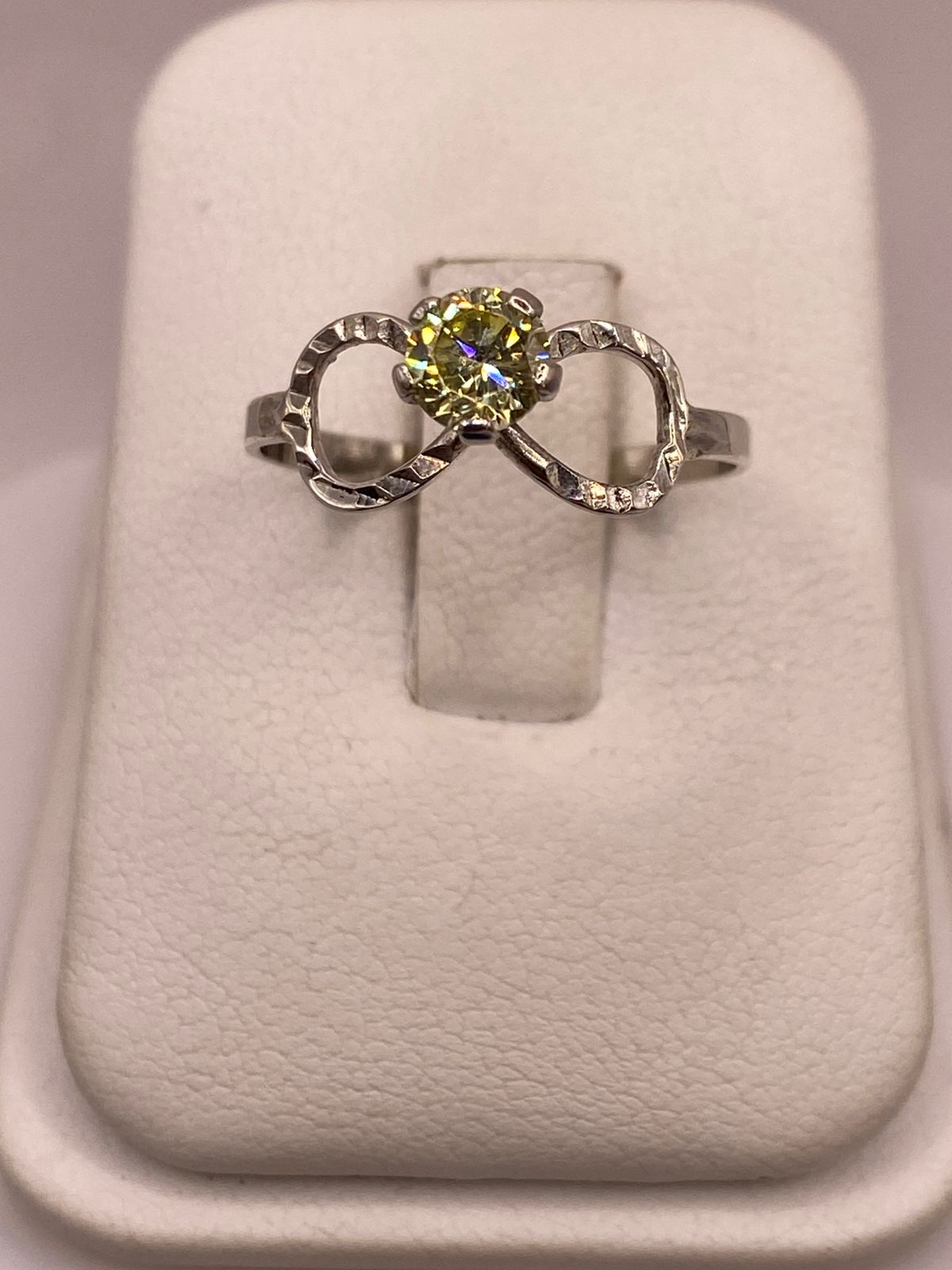 ANILLO DE PLATA LEY 925 DISEÑO INFINITO CON PIEDRA COLOR CITRINO