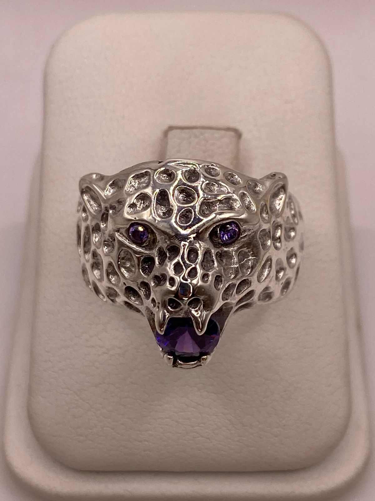 ANILLO DE PLATA LEY 925 DISEÑO JAGUAR CON ZIRCONIAS VIOLETAS