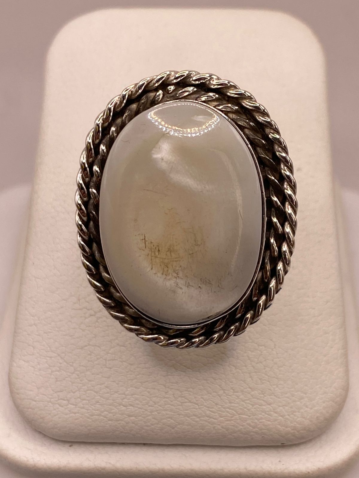 ANILLO DE PLATA LEY 925 CON JADE MARFIL
