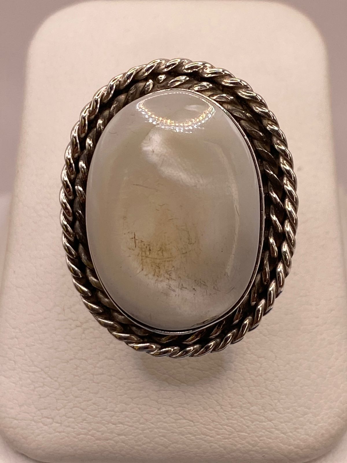 ANILLO DE PLATA LEY 925 CON JADE MARFIL