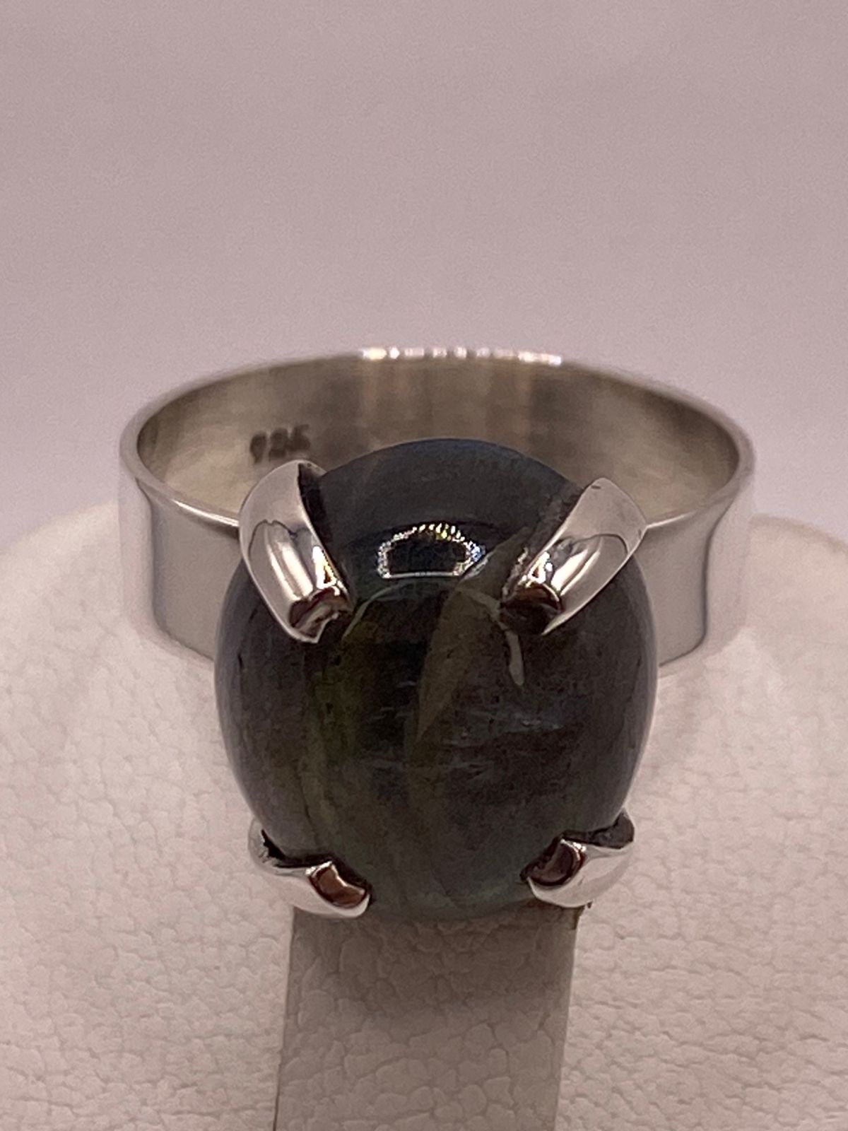 Anillo de Plata Ley 925 con Labradorita Natural