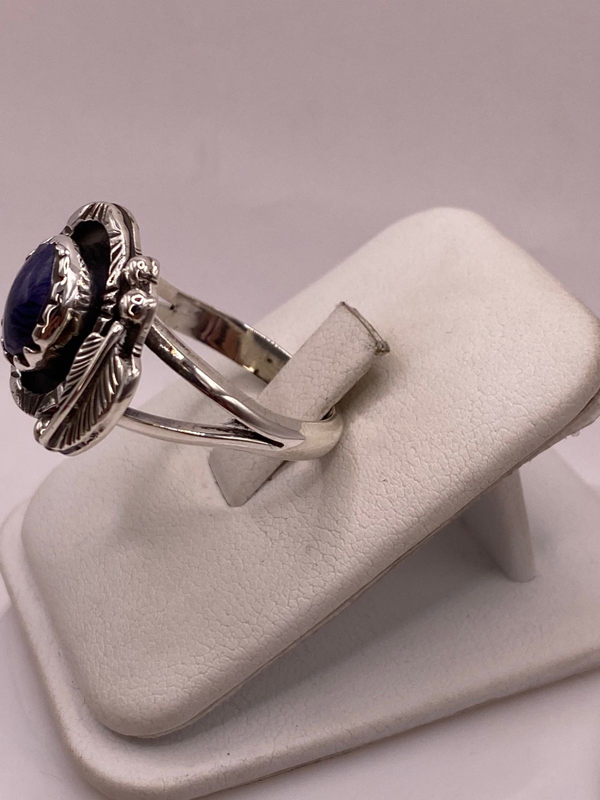 Anillo de Plata Ley 925 con Lapislázuli y Diseño Navajo de Pluma