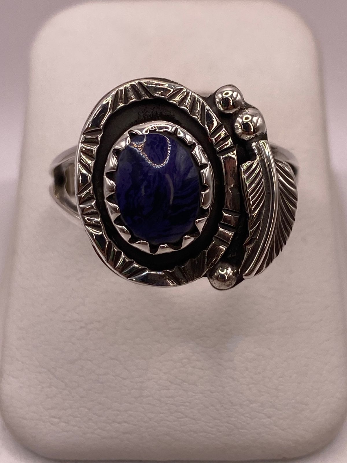Anillo de Plata Ley 925 con Lapislázuli y Diseño Navajo de Pluma