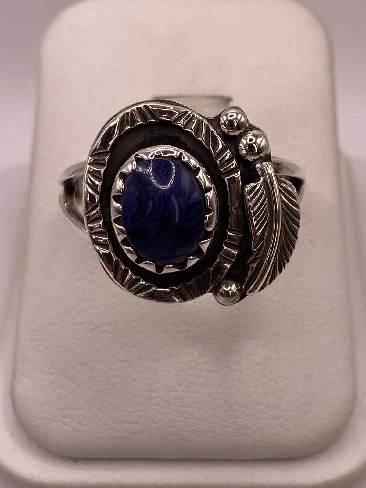 Anillo de Plata Ley 925 con Lapislázuli y Diseño Navajo de Pluma