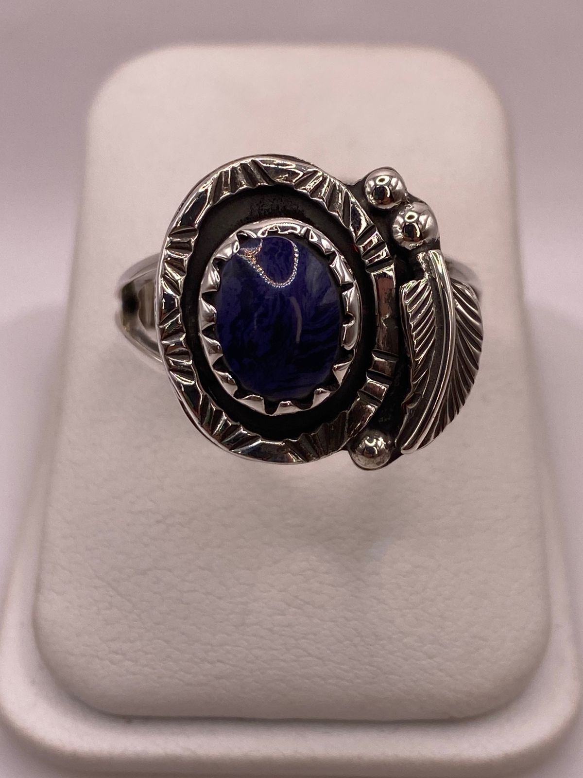 Anillo de Plata Ley 925 con Lapislázuli y Diseño Navajo de Pluma