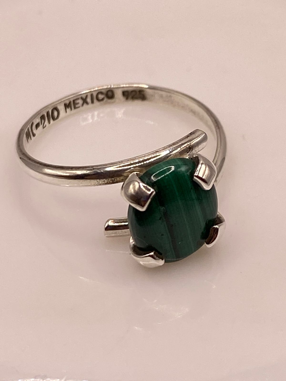 Anillo de Plata Ley 925 con Malaquita Natural