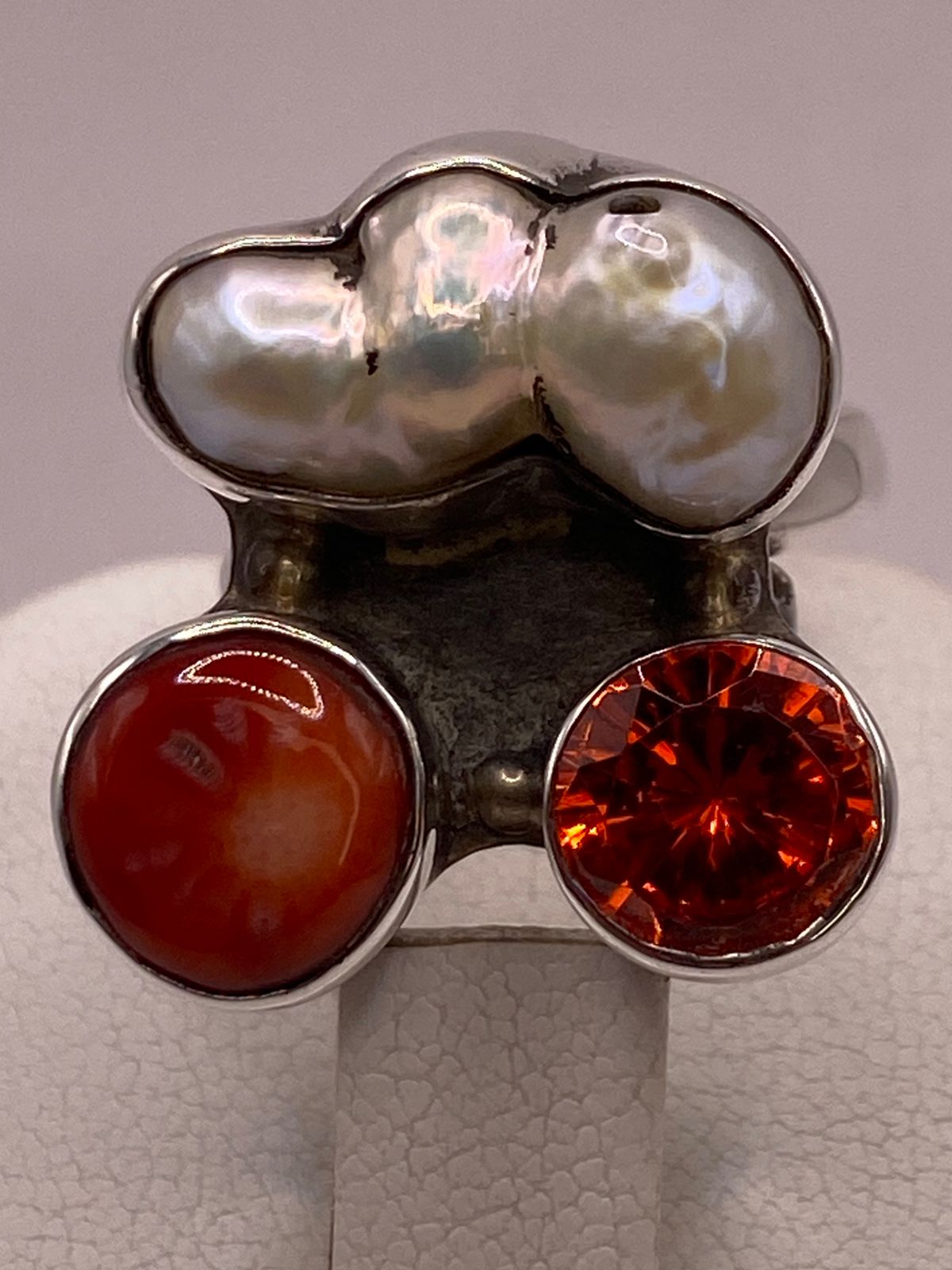 Anillo de Plata Ley 925 con Nácar, Cornalina y Zirconia