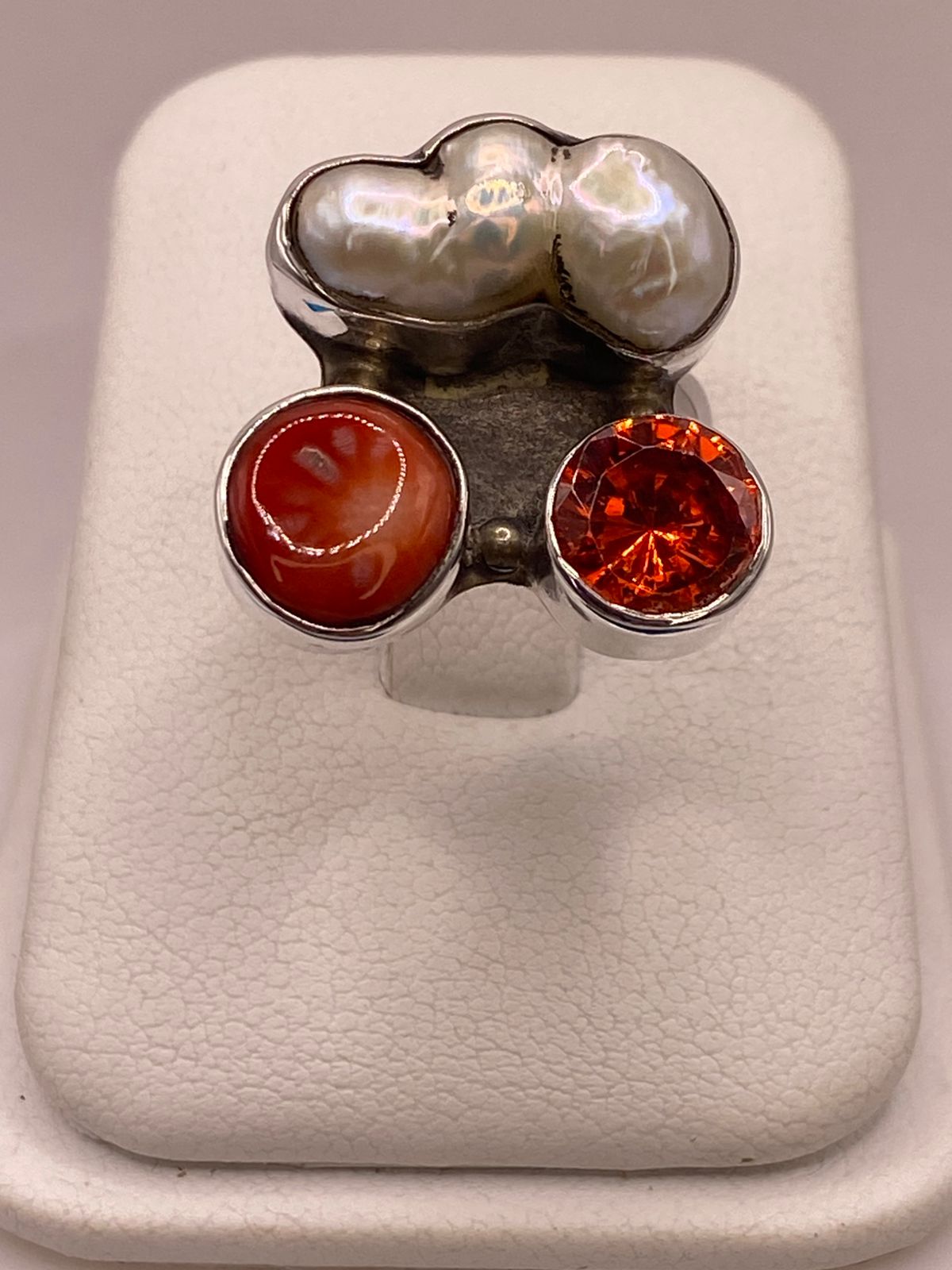 Anillo de Plata Ley 925 con Nácar, Cornalina y Zirconia