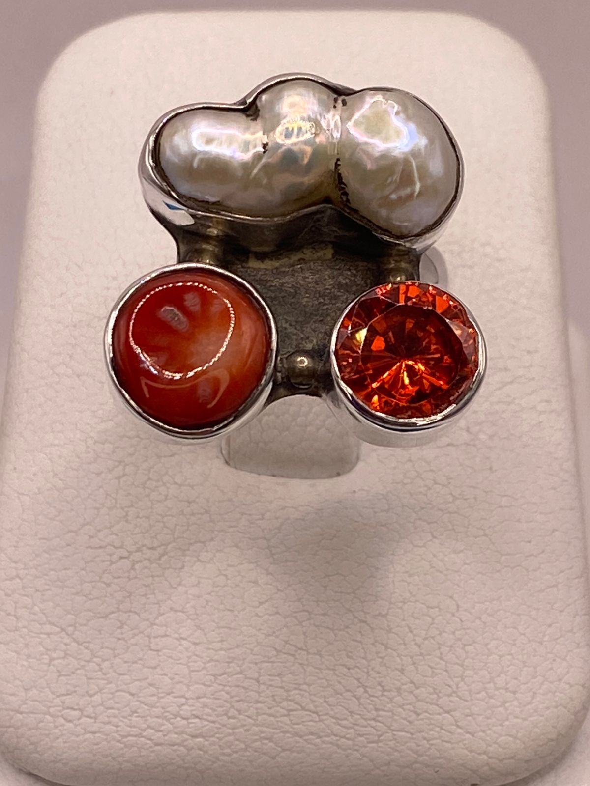 Anillo de Plata Ley 925 con Nácar, Cornalina y Zirconia