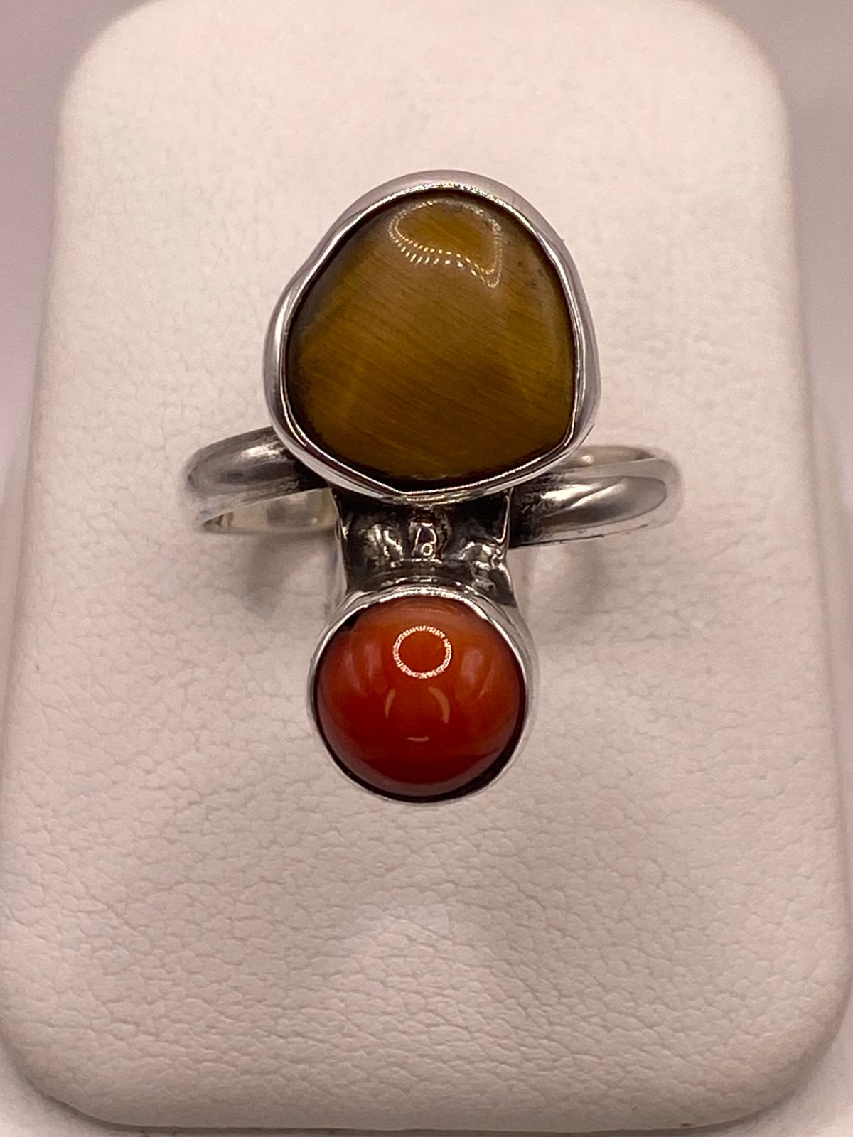 Anillo de Plata Ley 925 con Ojo de Tigre y Cornalina