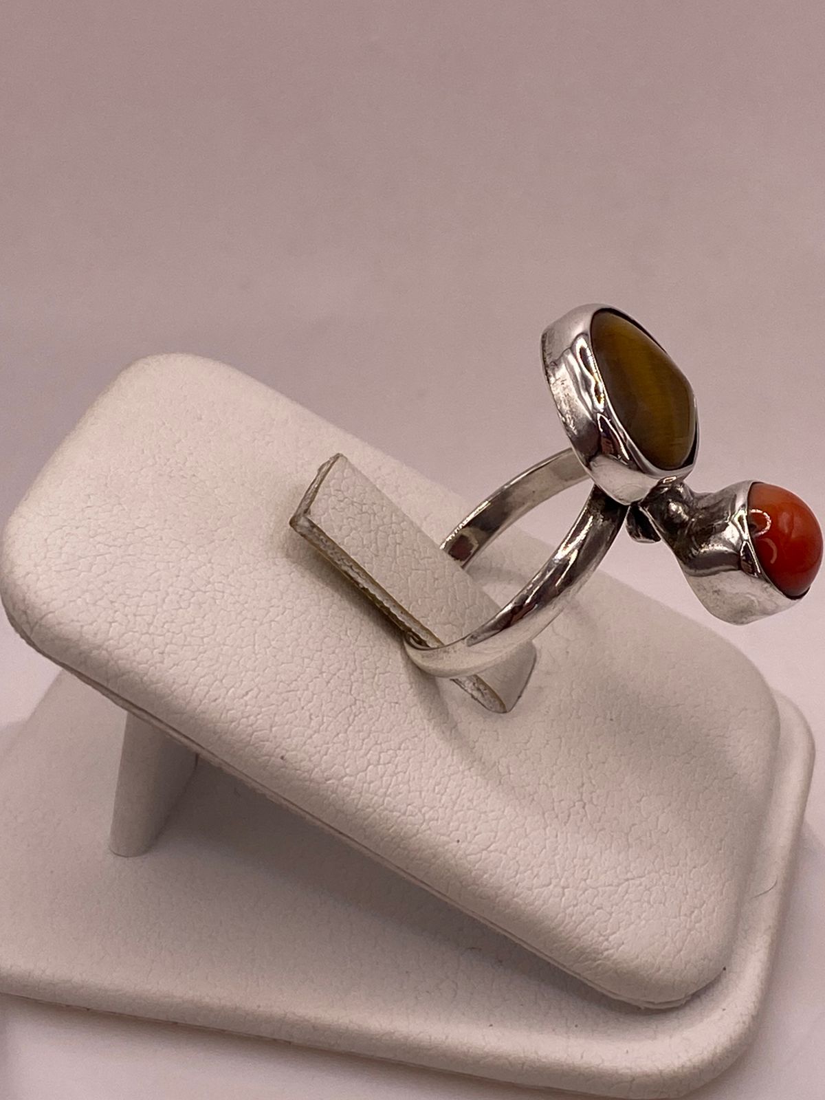 Anillo de Plata Ley 925 con Ojo de Tigre y Cornalina