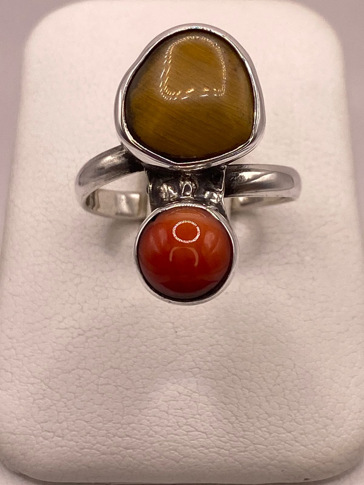 Anillo de Plata Ley 925 con Ojo de Tigre y Cornalina