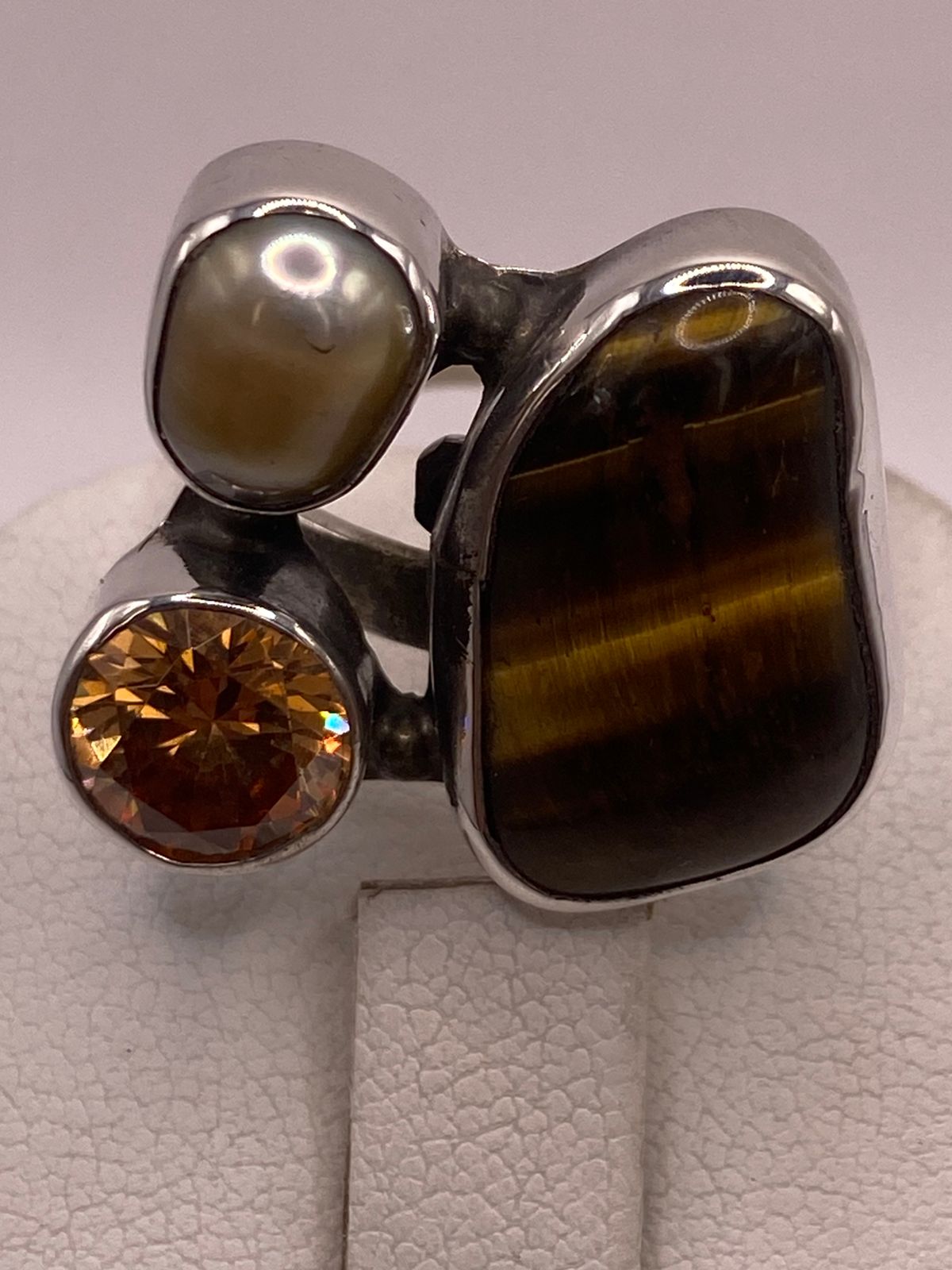 ANILLO DE PLATA LEY 925 CON OJO DE TIGRE, NÁCAR Y ZIRCONIA
