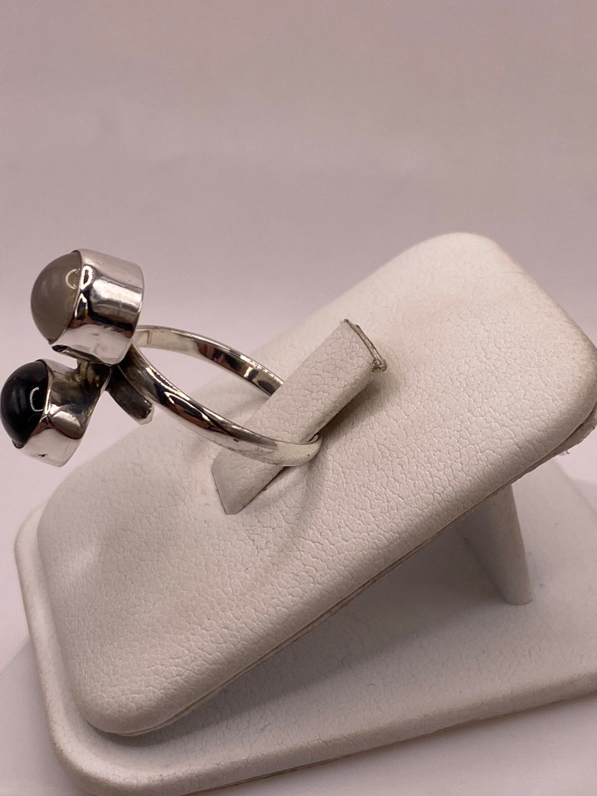 Anillo de Plata Ley 925 con Ónix Negro y Ágata Gris