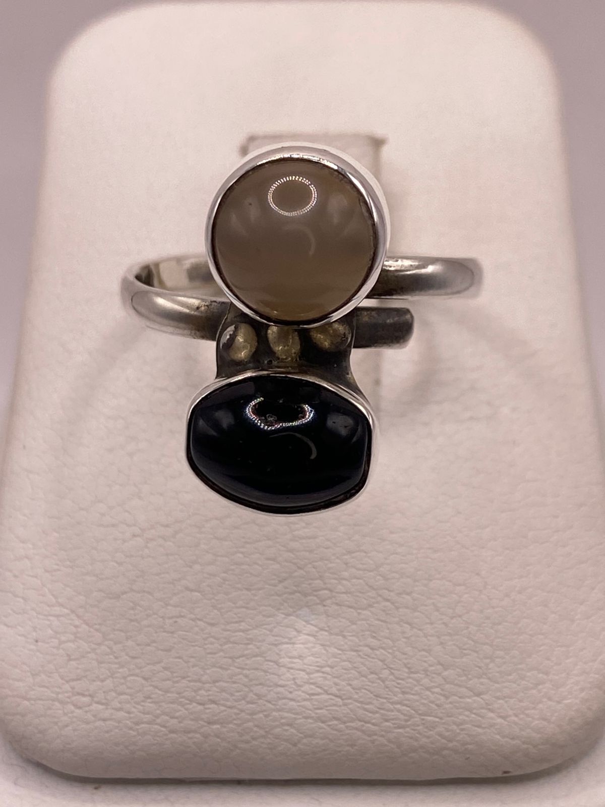 Anillo de Plata Ley 925 con Ónix Negro y Ágata Gris