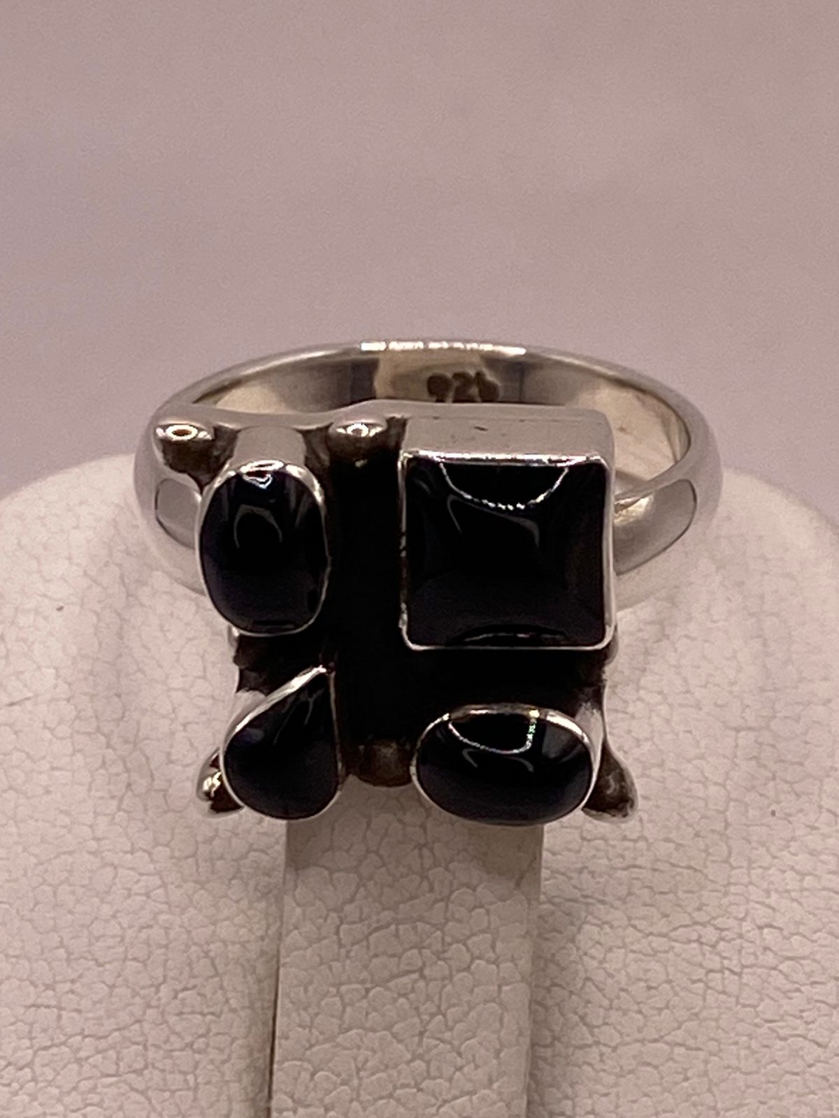 ANILLO DE PLATA LEY 925 CON ÓNIX NEGRO