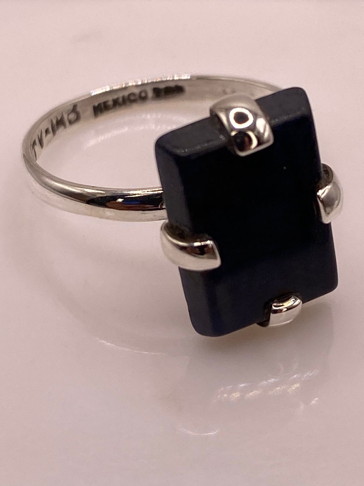 Anillo de Plata Ley 925 con Ónix Negro Natural