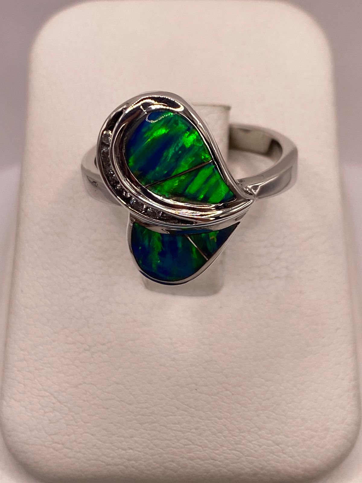 Anillo de Plata Ley 925 con Ópalo Azul-verde y Zirconia Diseño Elegante