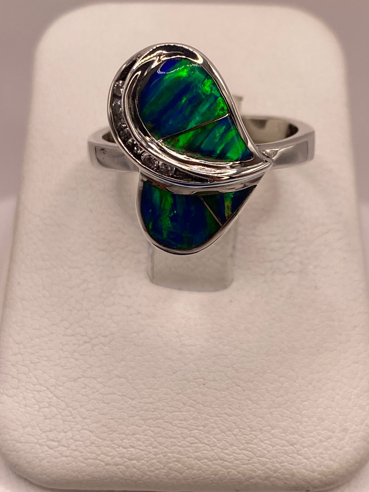 Anillo de Plata Ley 925 con Ópalo Azul-verde y Zirconia Diseño Elegante