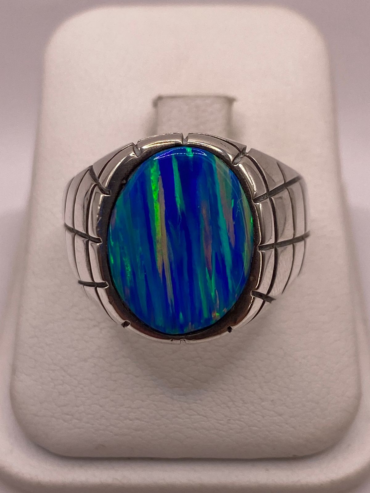Anillo de Plata Ley 925 con Ópalo de Fuego Azul