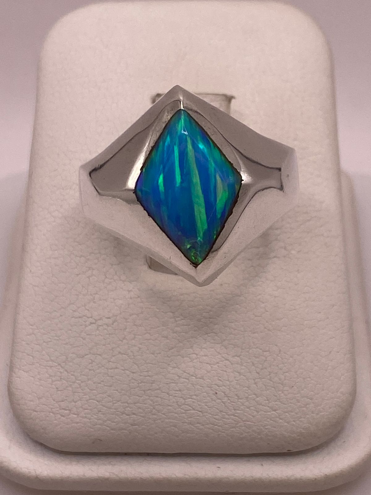 ANILLO DE PLATA LEY 925 CON ÓPALO DE FUEGO AZUL