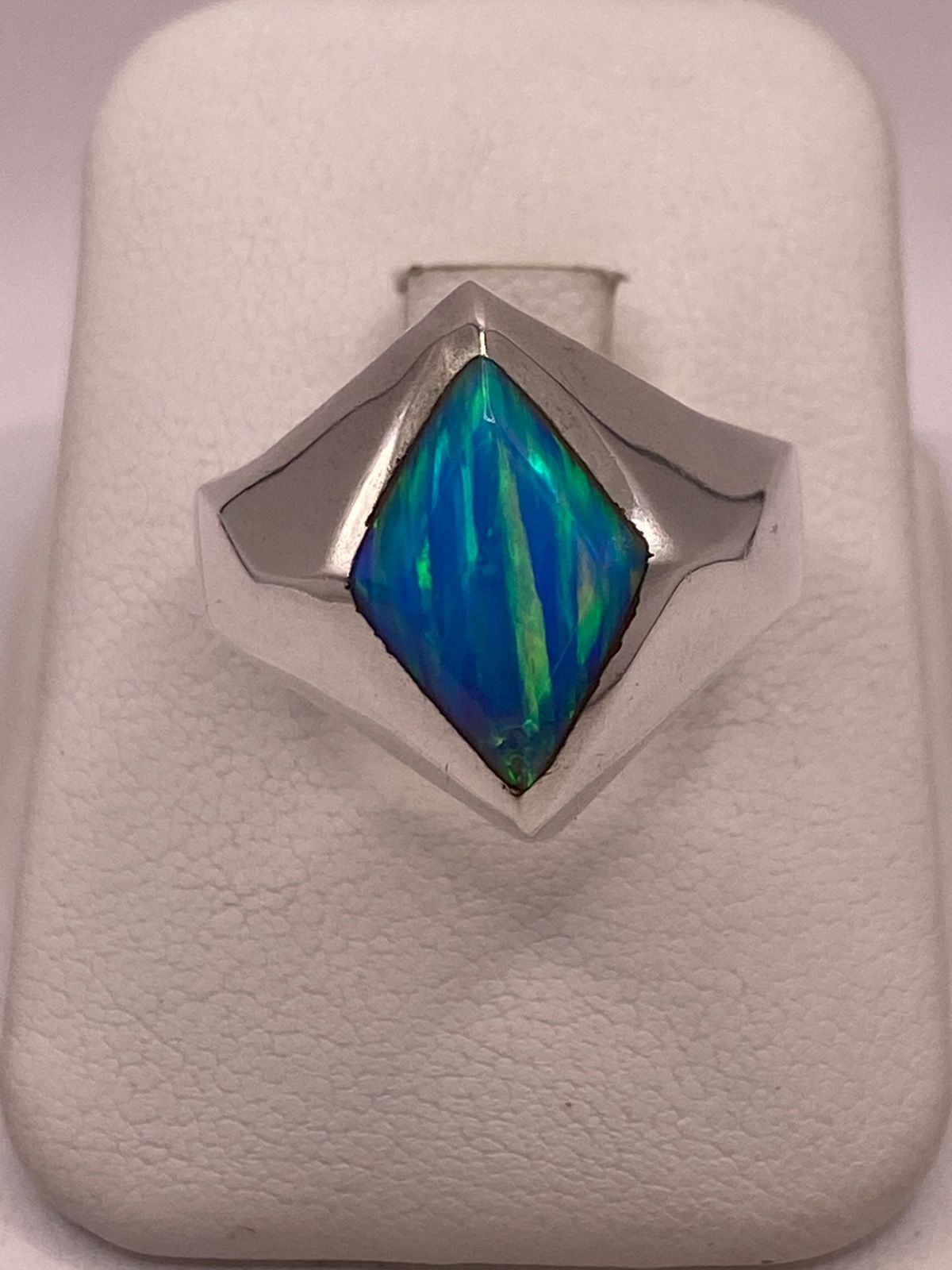 ANILLO DE PLATA LEY 925 CON ÓPALO DE FUEGO AZUL