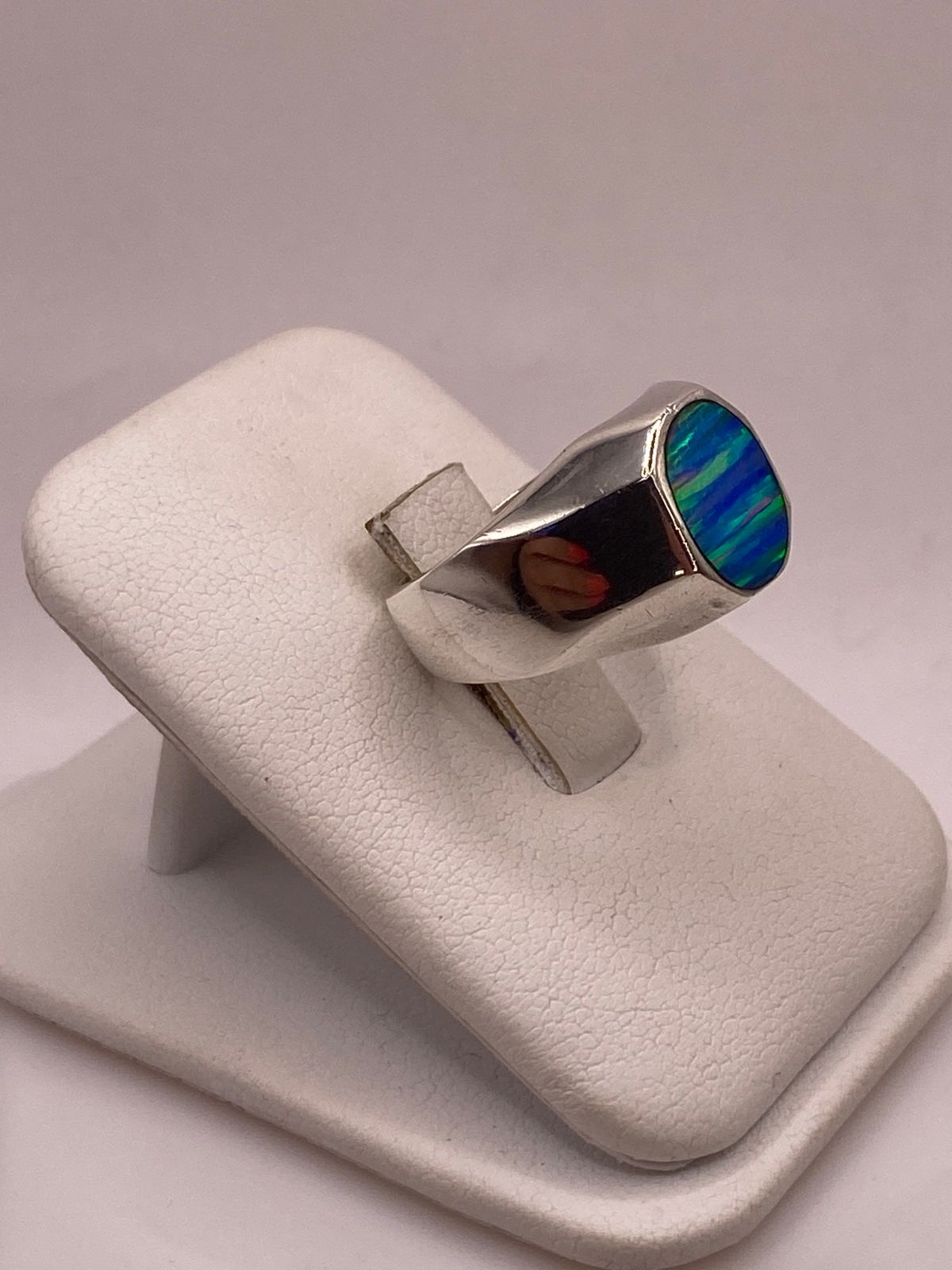 Anillo de Plata Ley 925 con Ópalo de Fuego Azul