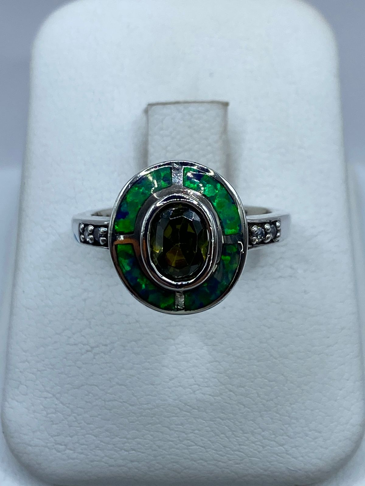 Anillo de Plata Ley 925 con Ópalo de Fuego Azul y Zirconia Verde Olivo