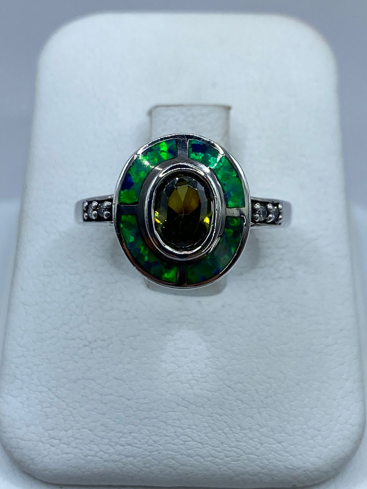 Anillo de Plata Ley 925 con Ópalo de Fuego Azul y Zirconia Verde Olivo
