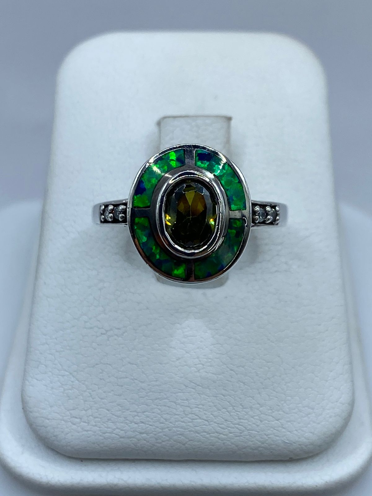 Anillo de Plata Ley 925 con Ópalo de Fuego Azul y Zirconia Verde Olivo