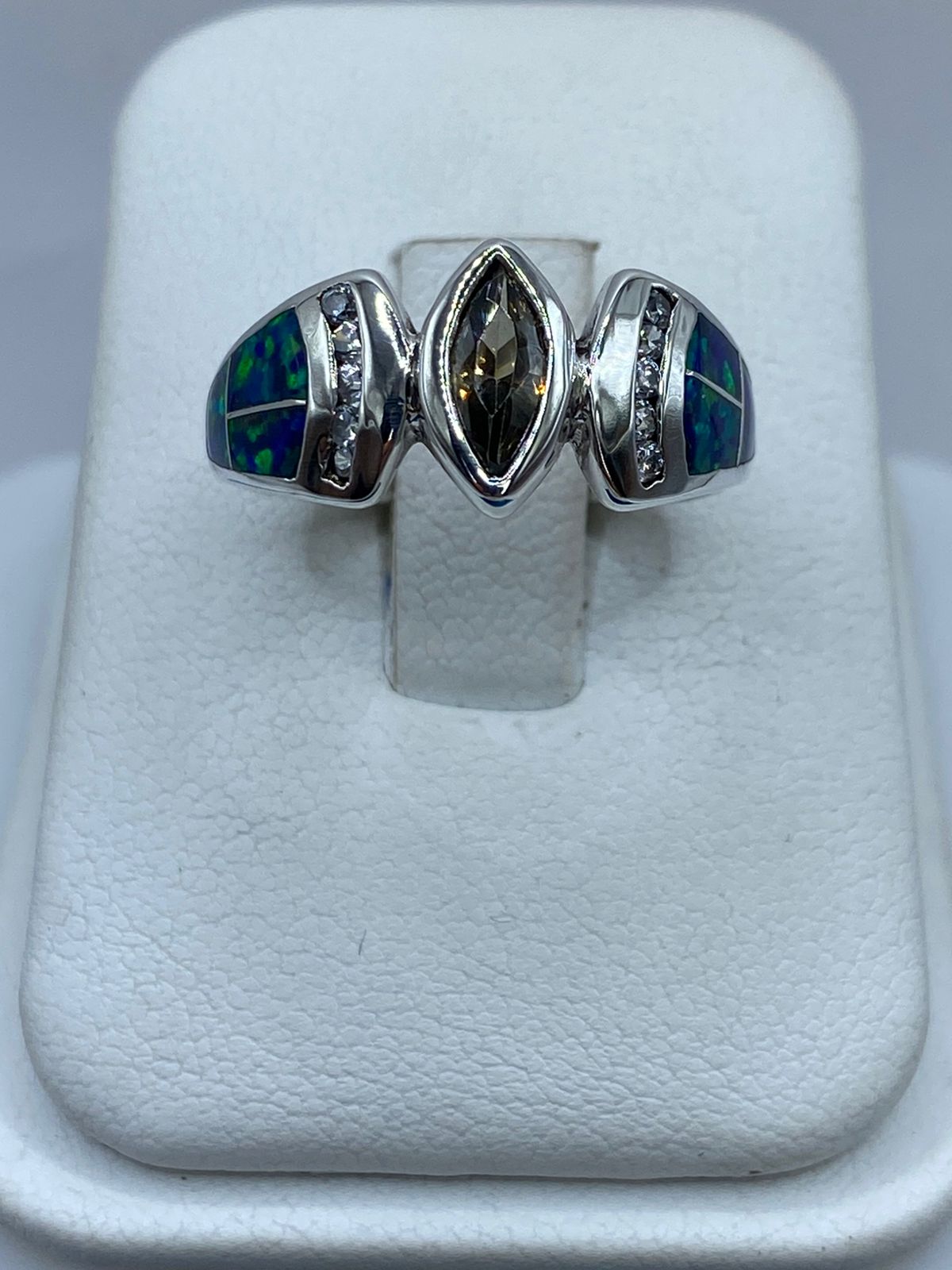 Anillo de Plata Ley 925 con Ópalo de Fuego Azul y Zirconia Verde Olivo