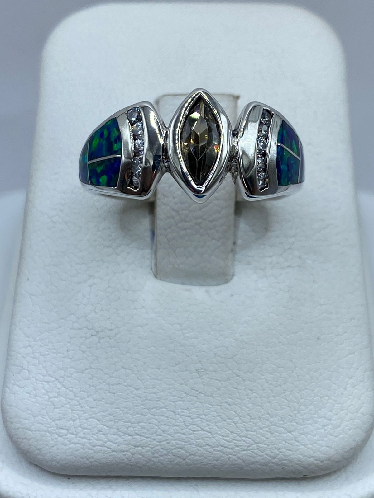 Anillo de Plata Ley 925 con Ópalo de Fuego Azul y Zirconia Verde Olivo