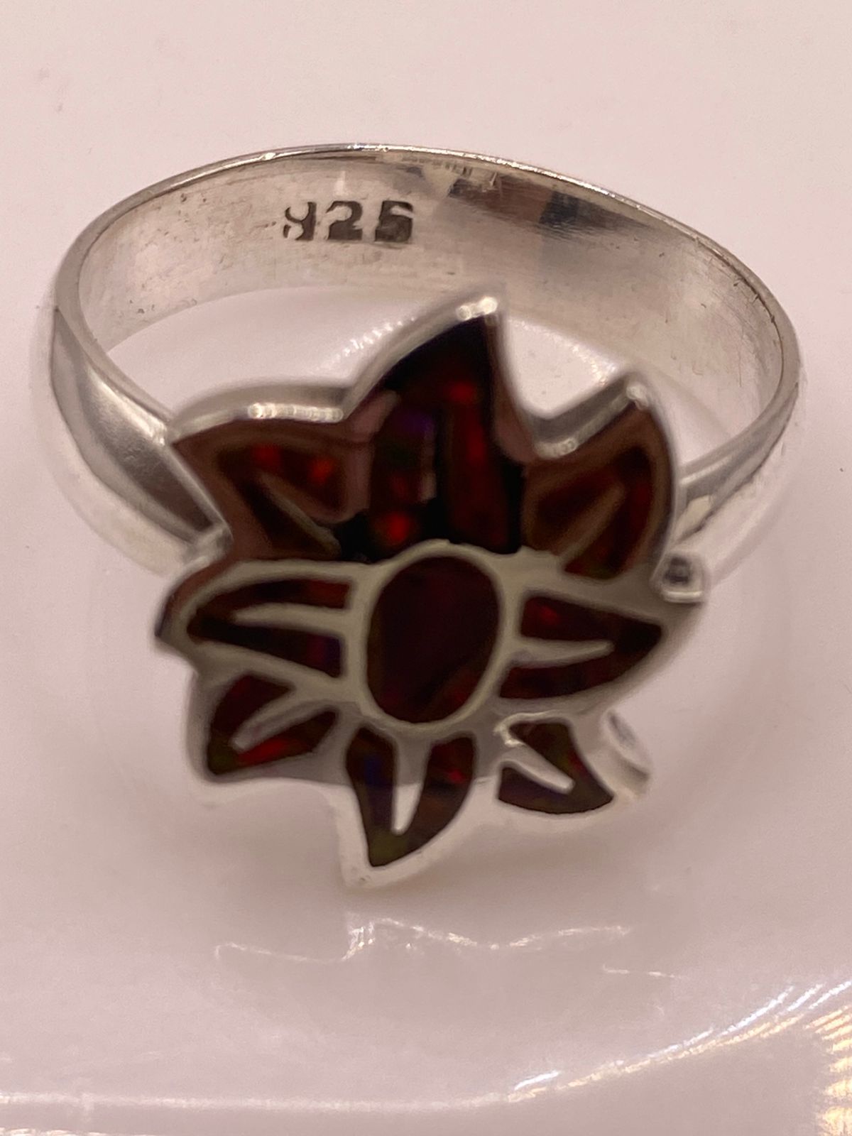 Anillo de Plata Ley .925 con Ópalo de Fuego en Diseño de Flor