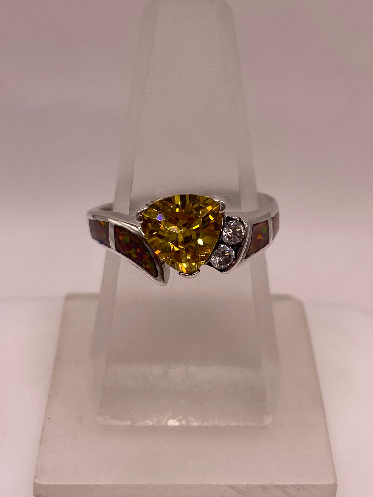 Anillo de Plata Ley 925 con Ópalo de Fuego, Zirconias y Piedra Amarilla