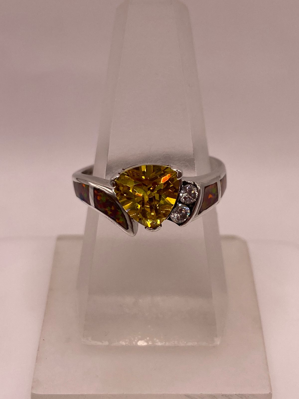 Anillo de Plata Ley 925 con Ópalo de Fuego, Zirconias y Piedra Amarilla