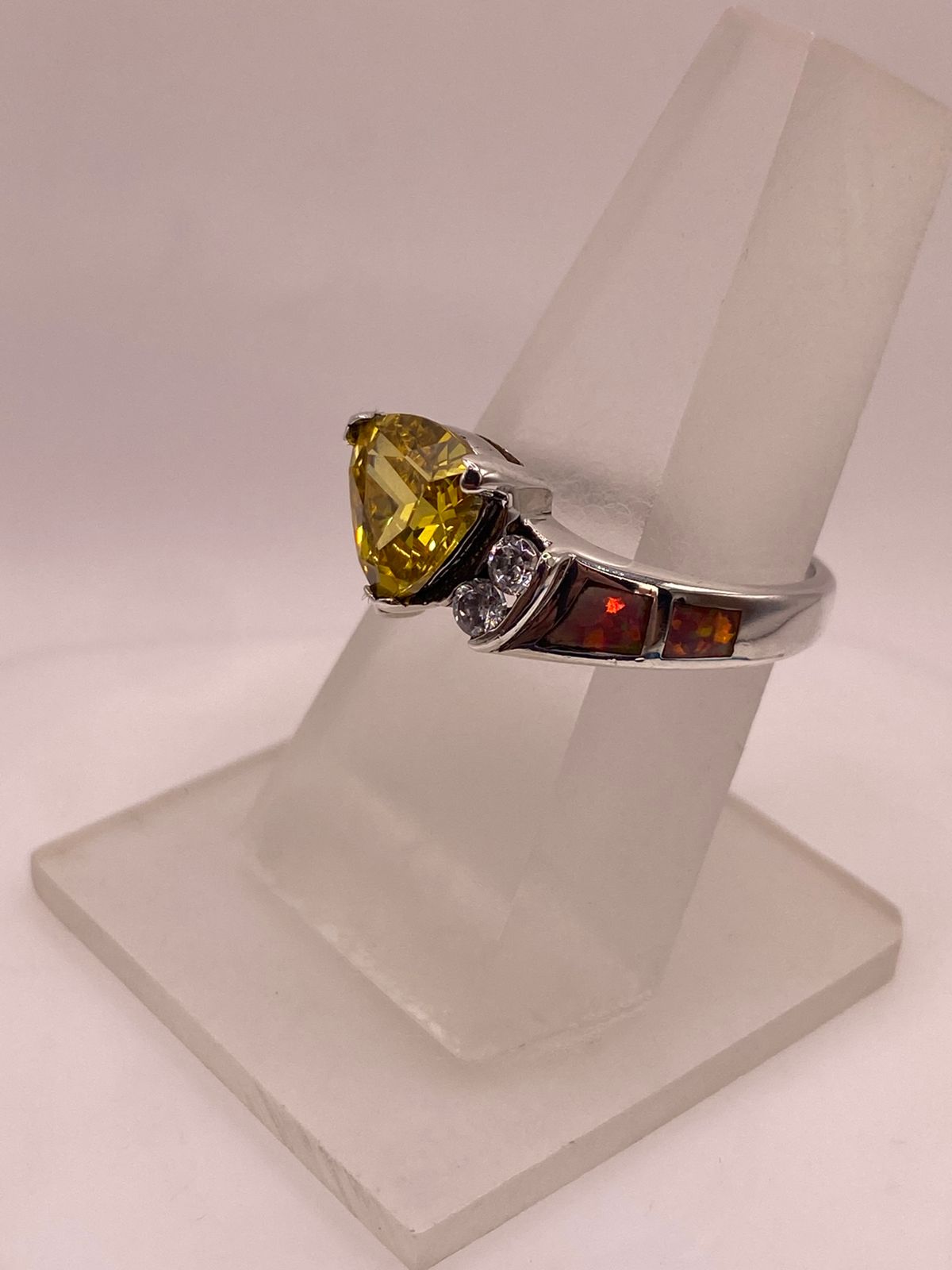 Anillo de Plata Ley 925 con Ópalo de Fuego, Zirconias y Piedra Amarilla