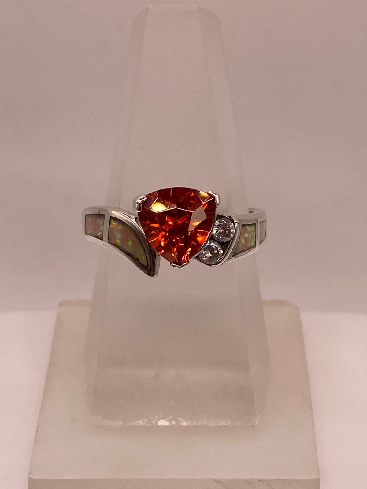 Anillo de Plata Ley 925 con Ópalo de Fuego, Zirconias y Piedra Central Naranja
