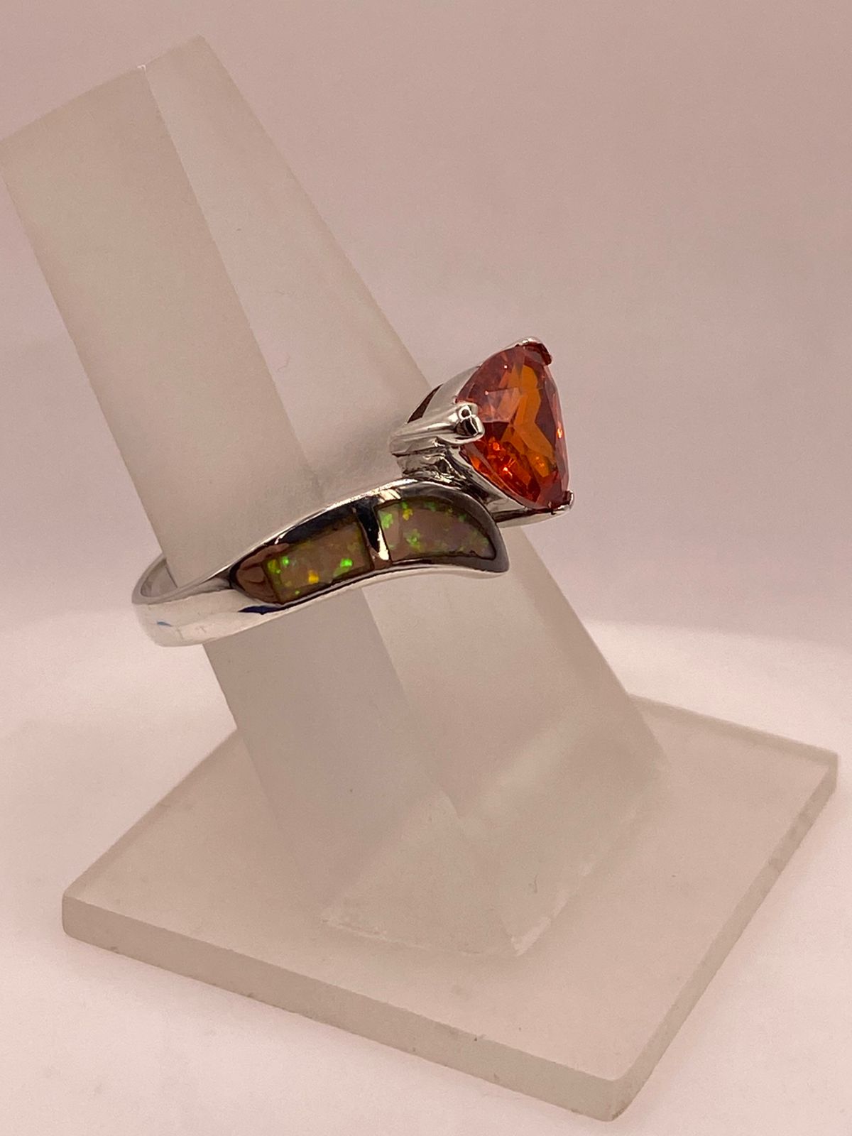 Anillo de Plata Ley 925 con Ópalo de Fuego, Zirconias y Piedra Central Naranja