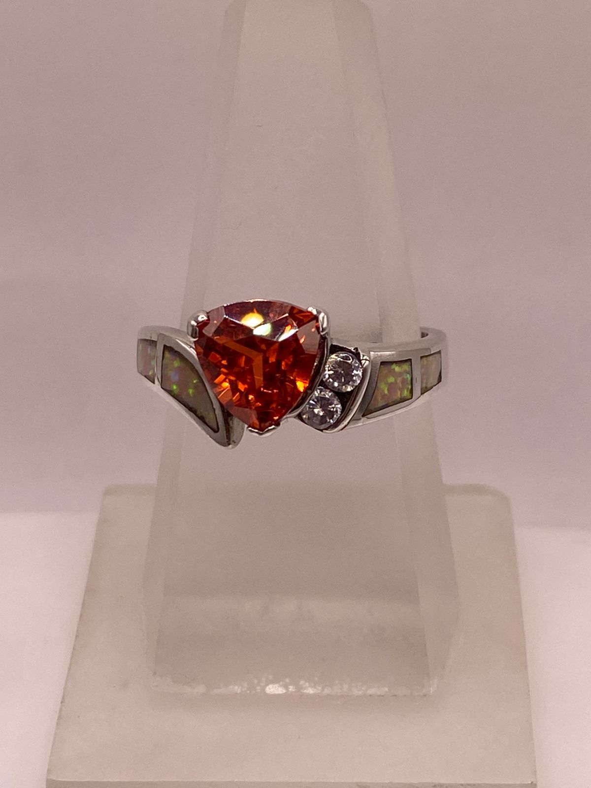 Anillo de Plata Ley 925 con Ópalo de Fuego, Zirconias y Piedra Central Naranja