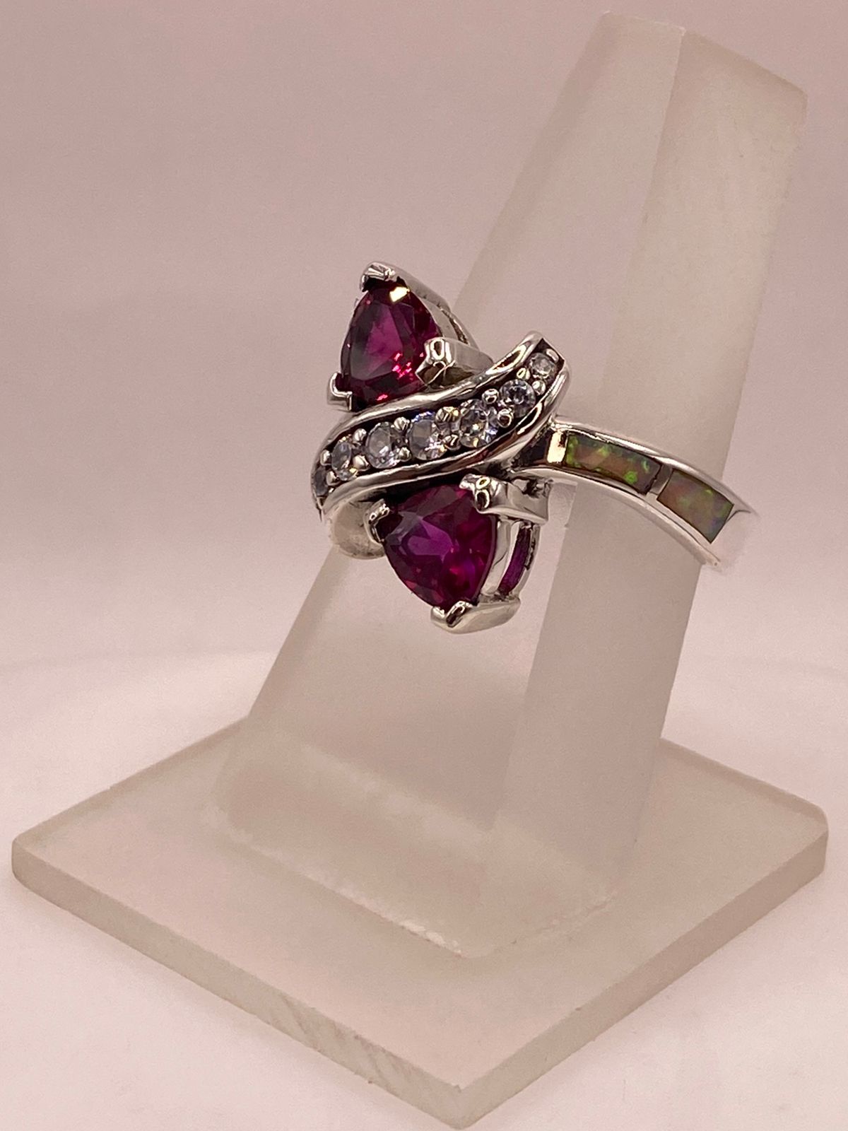 ANILLO DE PLATA LEY 925 CON ÓPALO DE FUEGO, ZIRCONIAS Y PIEDRAS FUCSIA