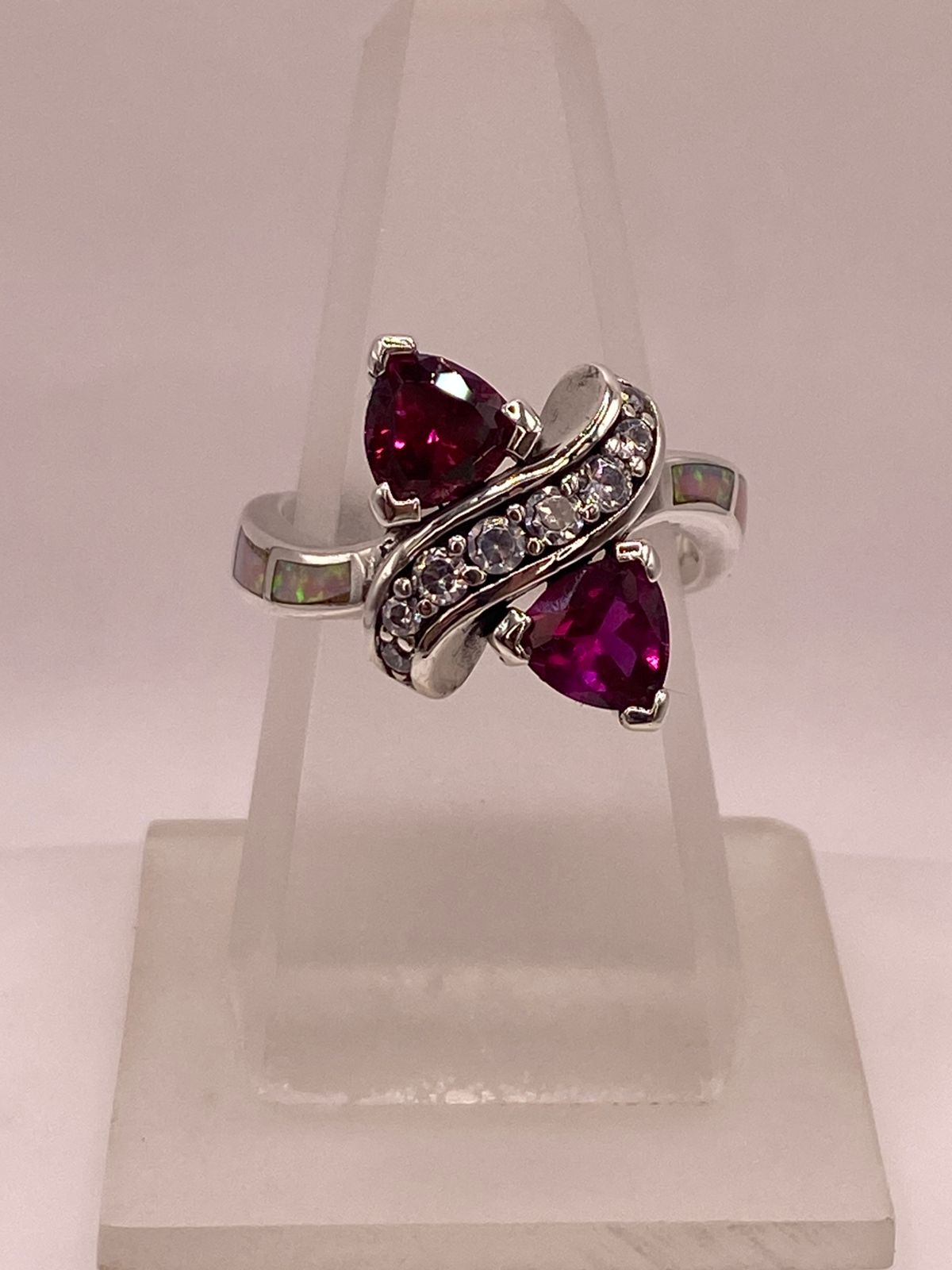 ANILLO DE PLATA LEY 925 CON ÓPALO DE FUEGO, ZIRCONIAS Y PIEDRAS FUCSIA