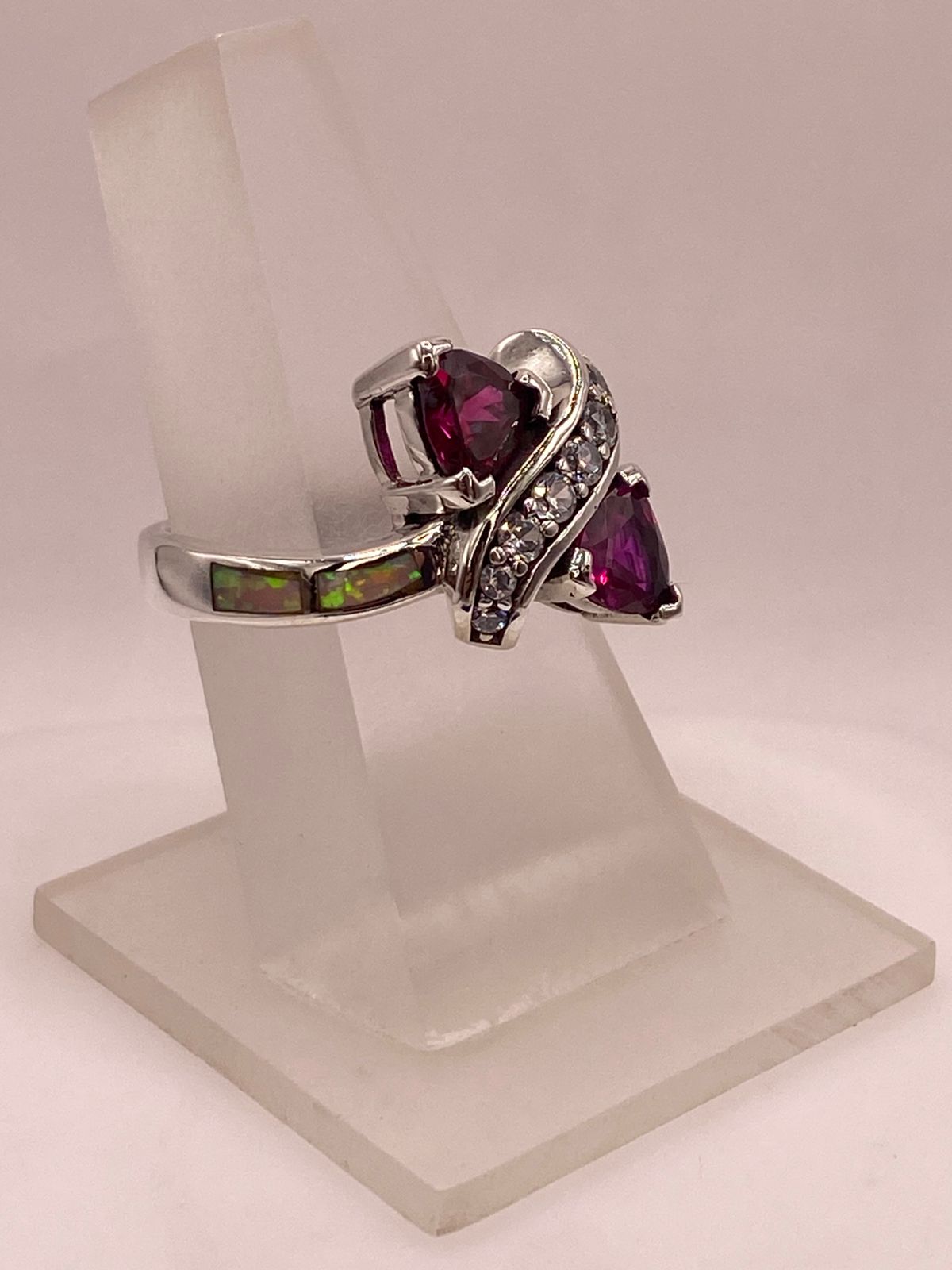 ANILLO DE PLATA LEY 925 CON ÓPALO DE FUEGO, ZIRCONIAS Y PIEDRAS FUCSIA