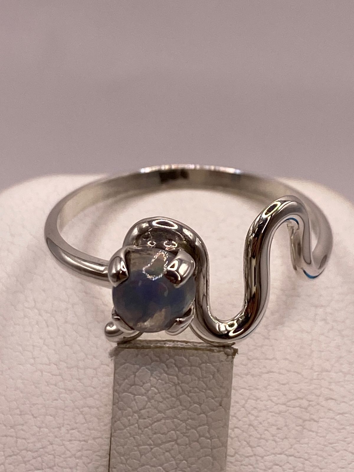 Anillo de Plata Ley 925 con Ópalo Natural